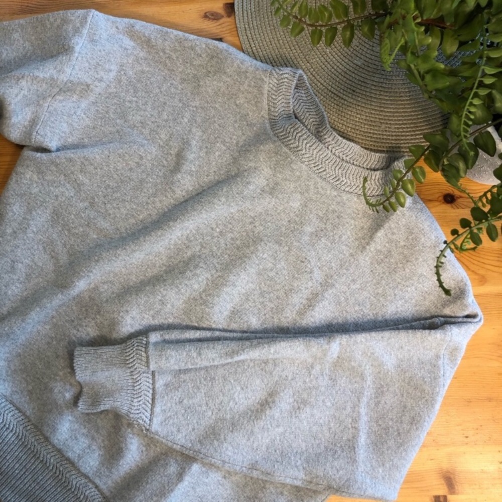 SOLD Moussy grey detailed fall sweater